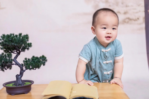 广州供卵包男孩宝宝爱吐奶是什么原因